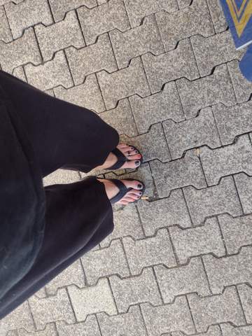 - (rot, Nagellack)