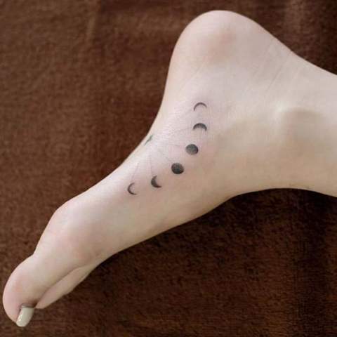 - (Körper, Aussehen, Tattoo)
