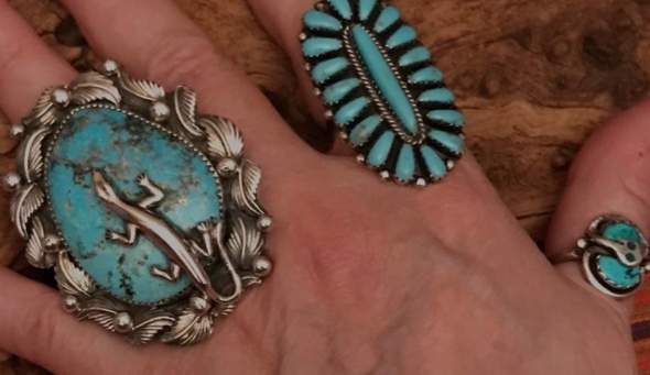 - (Frauen, Männer, Schmuck)