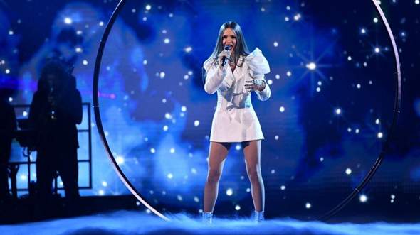 - (Musik, TV, singen)