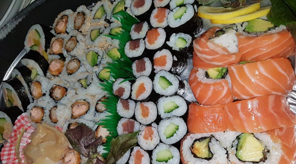 - (Kalorien, Sushi, Lachs)