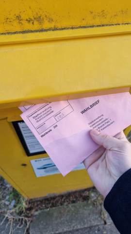 - (Politik, Gesellschaft, Wahlen)
