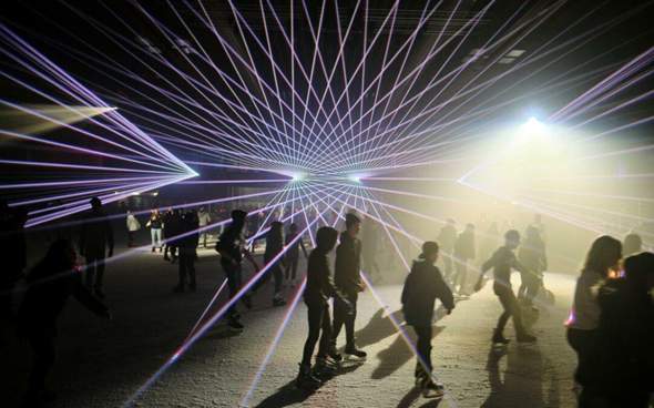 - (Gesellschaft, eisdisco)