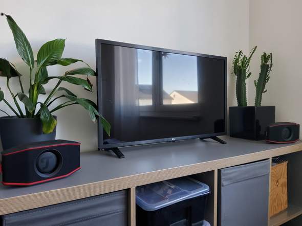 - (Samsung, LED, Smart TV)