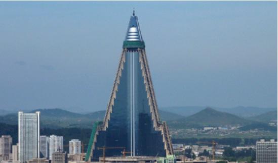 Pyöngyang Hauptstadt von Nordkorea- moderne Hotel-Architektur - (Korea, Nordkorea, Energieeinsparung)