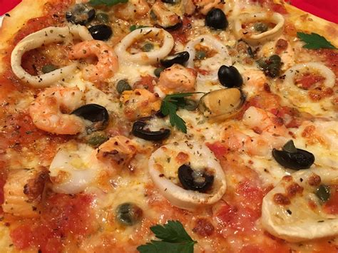 - (Essen, Pizza, Pizzaofen)