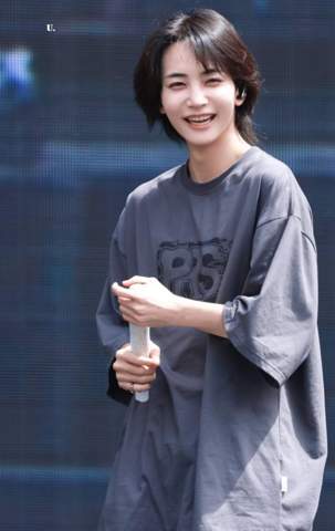- (K-Pop, Sänger, BIAS)