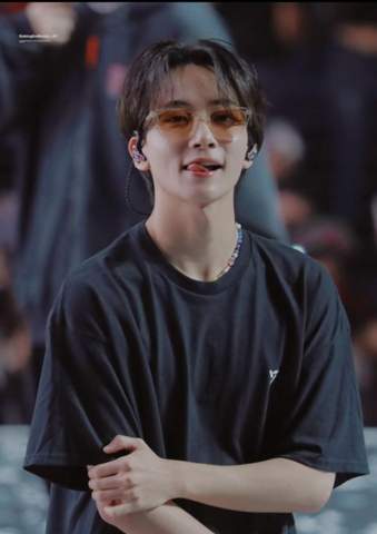 - (K-Pop, Sänger, BIAS)