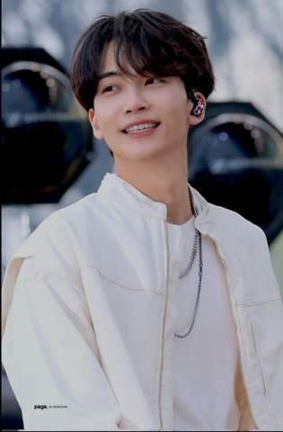 - (K-Pop, Sänger, BIAS)