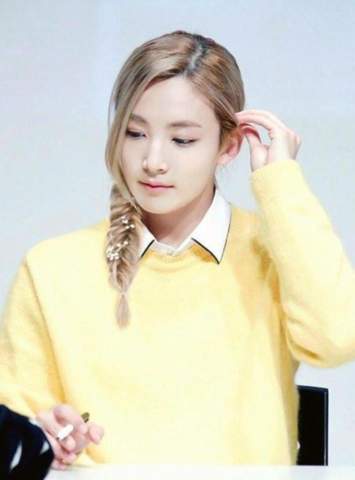 - (K-Pop, Sänger, BIAS)