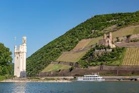 - (romantisch, Rhein, Elbe)