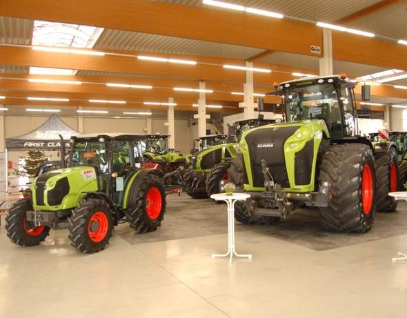 - (Landwirtschaft, Traktor)