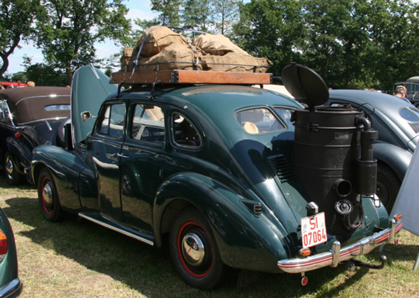 - (Auto, Holz)