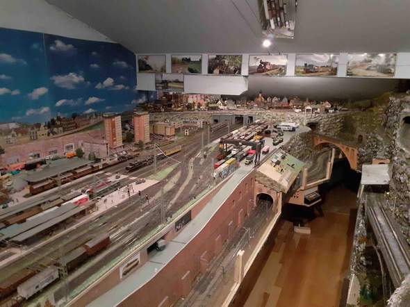 - (Modellbau, Modelleisenbahn)