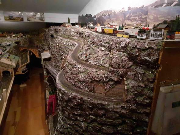 - (Modellbau, Modelleisenbahn)