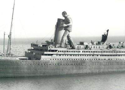 - (Technik, Gesellschaft, Schiff)