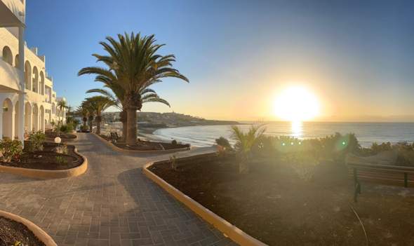 - (Hotel, Tourismus, Insel)