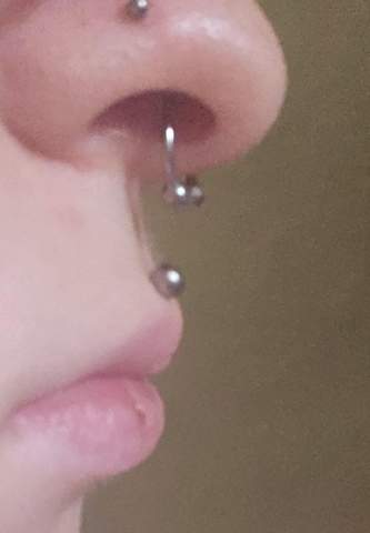 - (Piercing, Septum-Piercing)