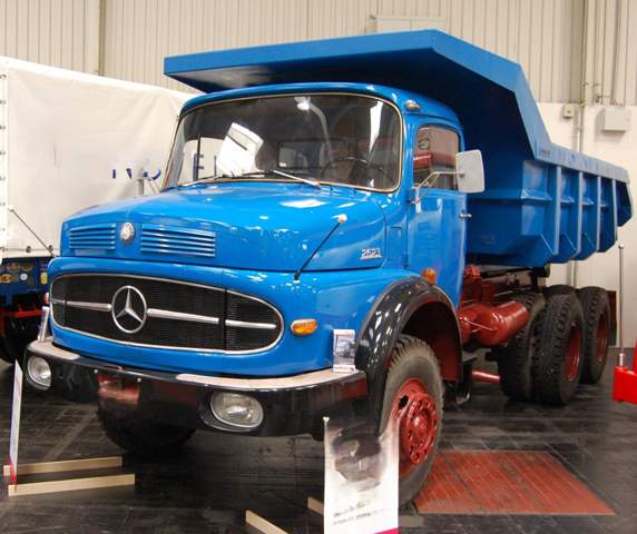 - (Marke, BMW, Mercedes Benz)