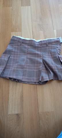 - (Mädchen, Frauen, Kleidung)