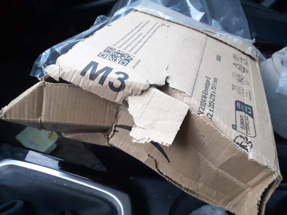 - (Versand, Paket, DPD)