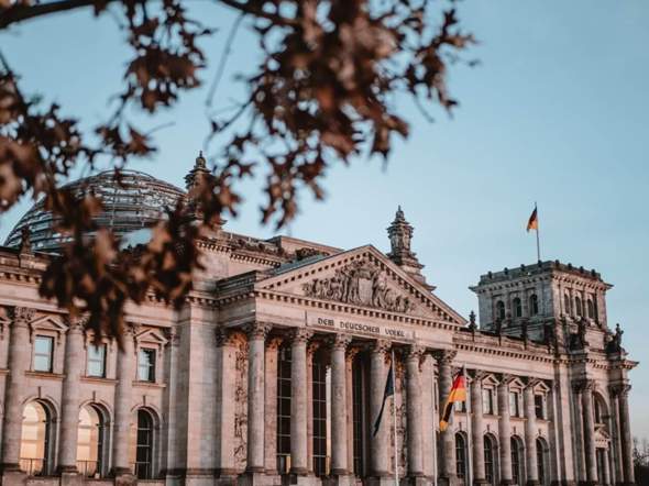 - (Politik, CDU, SPD)