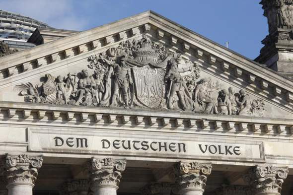 - (Recht, Geschichte, Wirtschaft)