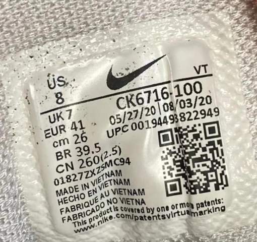 - (Nike, Sneaker, Fake)