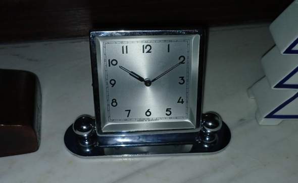 - (Uhr, Armbanduhr)