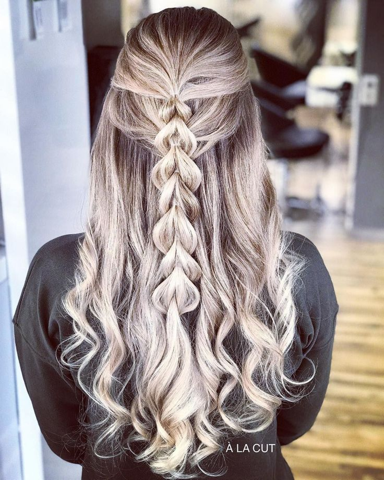 - (Haare, Aussehen, Style)