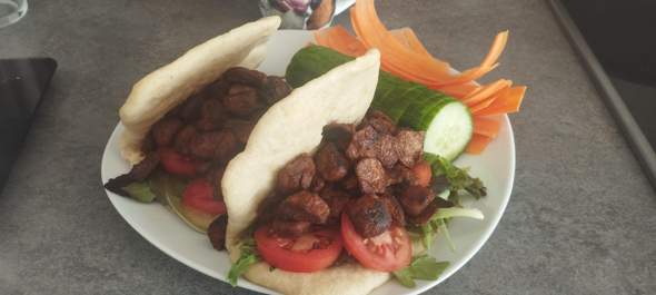- (Kalorien, Protein, gesunde Ernährung)