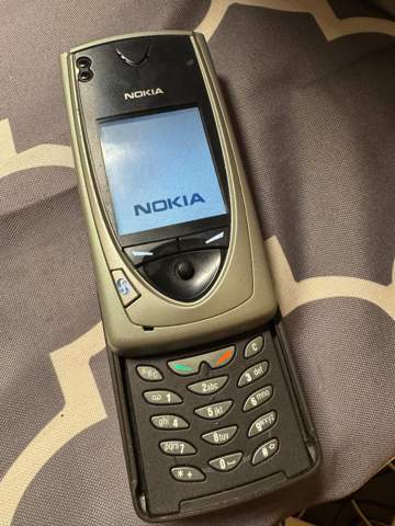 - (Handy, Apple, Samsung)