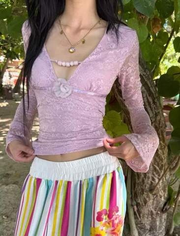 - (Mädchen, Frauen, Kleidung)