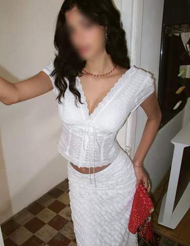 - (Mädchen, Frauen, Kleidung)