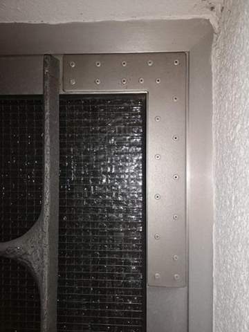 - (Haus, Reparatur, Eingangstür)