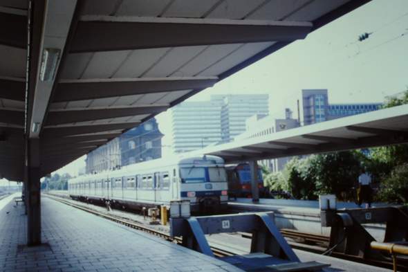 - (Bahn, Zug, Deutsche Bahn)