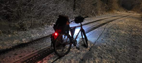 - (Fahrrad, E-Bike, Radfahren)