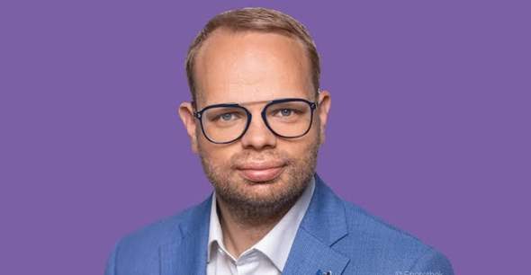 - (Verfassungsschutz, Innenminster, unterliegen)