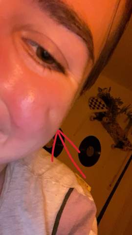 - (Augen, Wangen, Grübchen)