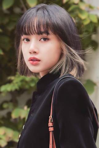 - (K-Pop, BLACKPINK, Lisa)