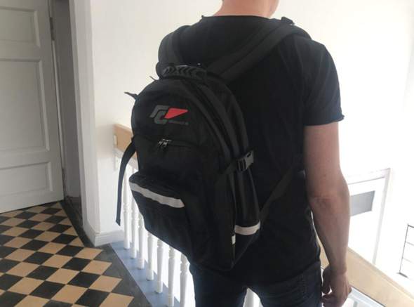 - (Schule, Freunde, Kleidung)