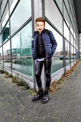 - (Menschen, Kleidung, Mode)