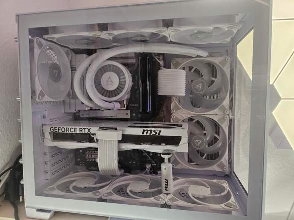 - (Lüfter, RGB, RGB Lüfter)