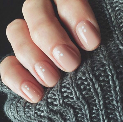 - (Nägel, Nagellack, Fingernägel)