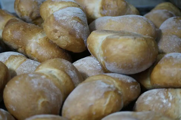 - (Brot, Brötchen)