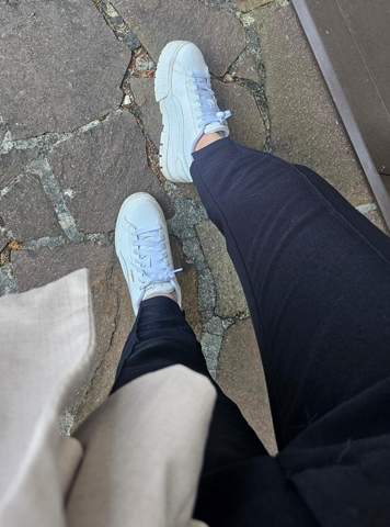 - (Fetisch, Sneaker, Socken)