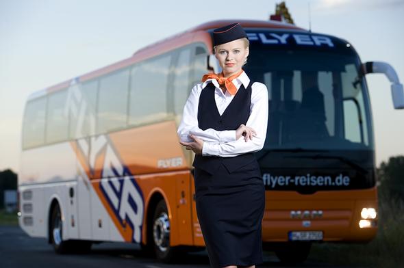 Mit solch einem Bus bringen wir Fluggäste von Hannover nach Hamburg und zurück. - (günstig, Hamburg, Flughafen)