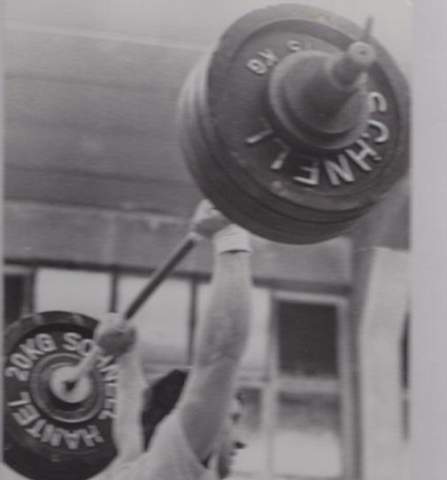 - (Sport, Fitness, Muskelaufbau)