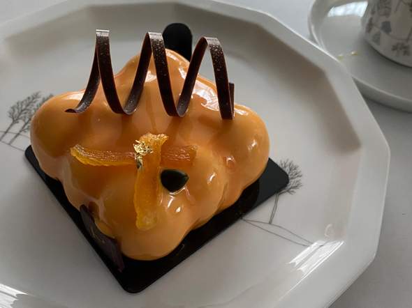 - (Essen, Kuchen, künstliche Intelligenz)