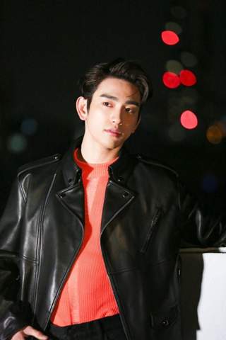 - (K-Pop, Idol)